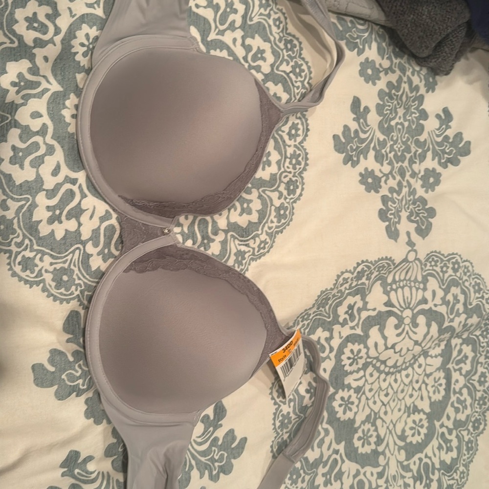 Bali 34DD bra with tag